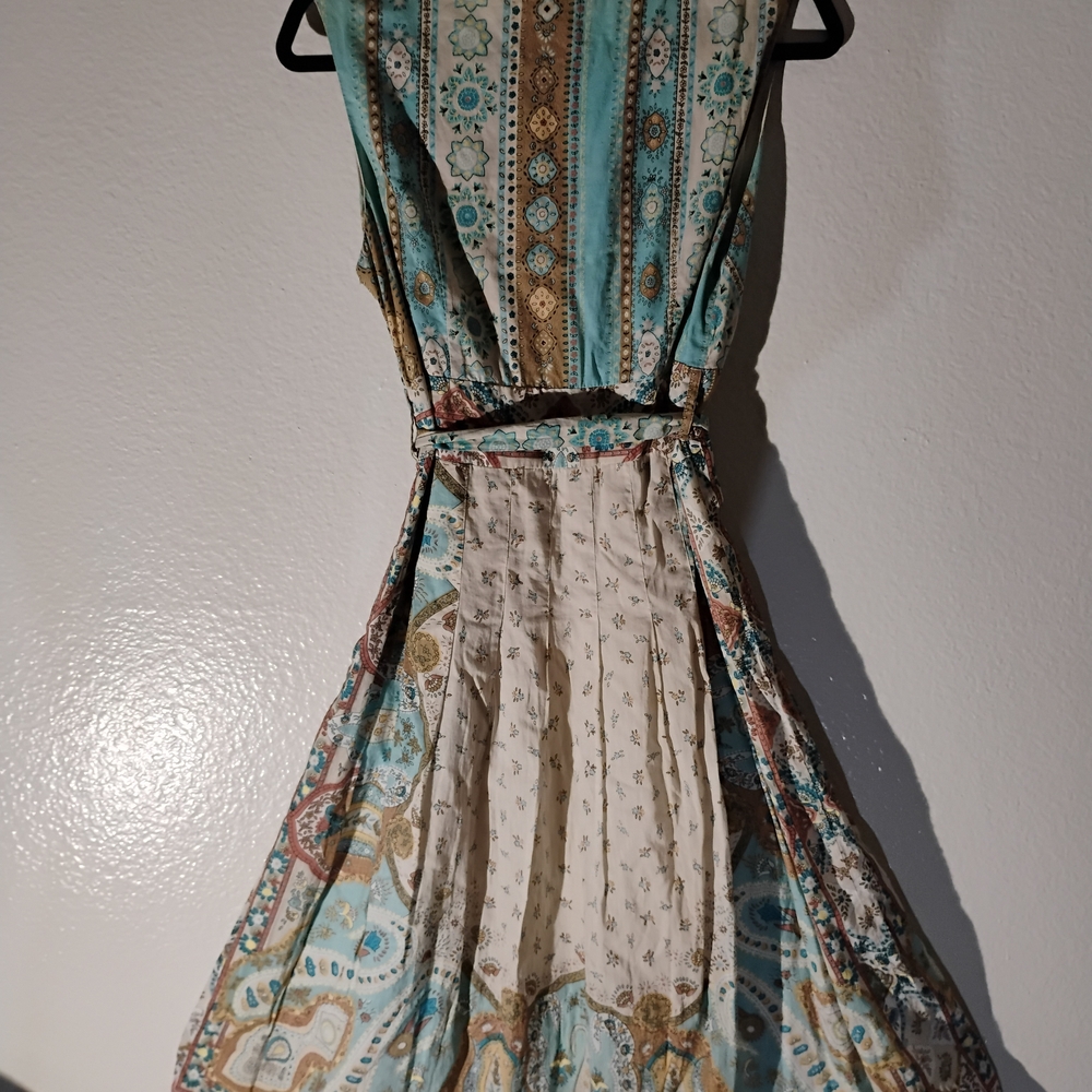 Elegant Paisley Midi Dress in Blue and Cream - Picture 2 of 5